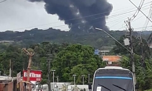 Usina de plásticos pega fogo e aterroriza vizinhança em Manaus
