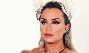 Sem calcinha e sutiã, Juju Salimeni posa com virilha à mostra em preparação para o Carnaval