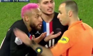 Neymar leva amarelo por drible, se revolta e discute com arbitragem