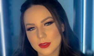 Ex-BBB posa de biquíni e arranca suspiros dos seguidores