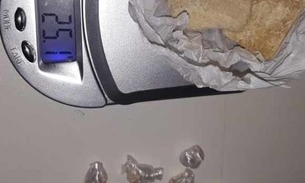 Cercados pela polícia, suspeitos tentam se desfazer de drogas mas são presos no Amazonas