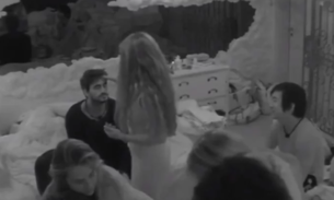 Rafa Kallimann passa óleo ungido em participantes durante culto improvisado no BBB20