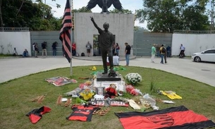 Flamengo barra familiares de vítimas de incêndio em dia de homenagem no CT