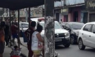 Moradores 'voam' e arrancam homem de moto durante tentativa de assalto em Manaus