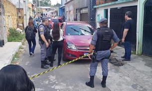 'Baixinho' é executado com seis tiros dentro de carro em rua de Manaus; veja vídeo 