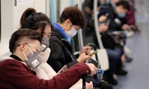 Com escassez de máscaras, chineses usam sacolas e garrafas contra coronavírus