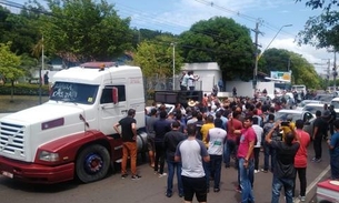 Caminhoneiros e motoristas de aplicativos realizam protesto na sede do governo, em Manaus 
