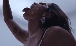 Besuntada, Anitta treme bumbum de fio-dental em novo clipe picante