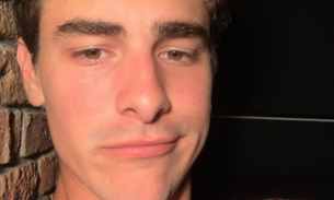 Ex de Sasha, Bruno Montaleone, posa sem camisa e fãs questionam: ‘cadê o umbigo?’