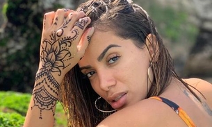 Inspirada em urso panda, Anitta sensualiza de body 'enfiado' no bumbum