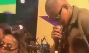 Anitta rebola e esfrega bumbum gigante em Léo Santana; Veja vídeos 