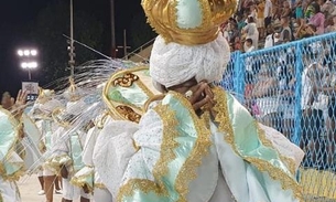 Aos prantos, ala das baianas desfila sem saia: 'desrespeito'