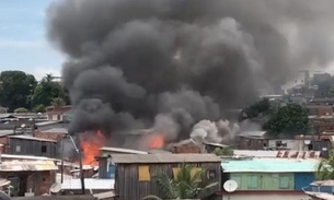 Fogo consome casa e deixa moradores apavorados em Manaus