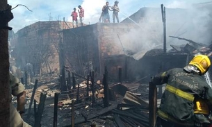 Incêndio se espalha e destrói cerca de dez casas em Manaus; veja imagens
