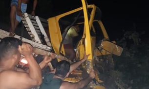 Homem morre e quatro ficam feridos em colisão violenta entre caminhões na AM-070