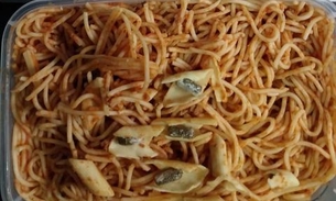 Mulher é barrada ao entrar em prisão com maconha escondida em macarronada