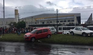 Trânsito fica caótico na Torquato Tapajós com manifestação de moradores do Monte Horebe