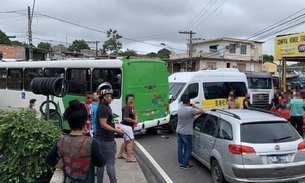 Vídeo: Grave acidente entre caminhão,  ônibus coletivo e escolar faz 5 vítimas em Manaus