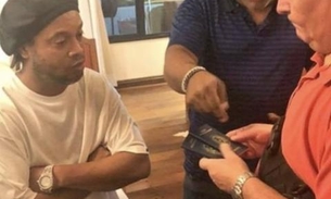 Ronaldinho e irmão admitem delito, mas se livram de acusação de promotoria