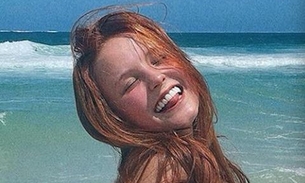 Larissa Manoela mostra corpão em dia de praia com namorado 