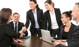 Mulheres com ensino superior ainda ganham menos que os homens