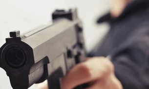 Homem tem atitude inusitada durante assalto e acaba baleado em Manaus