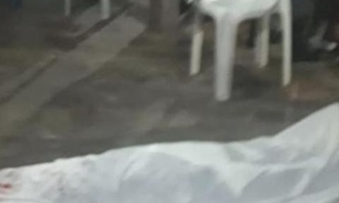 Homem morre ao ser crivado de balas por pistoleiros em bar de Manaus 