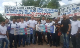 Em protesto na sede do Governo, concursados da PM cobram convocação no Amazonas