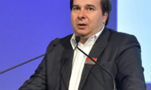 Rodrigo Maia pede desculpas à China após Eduardo Bolsonaro 'culpar' país por coronavírus