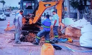 Em Manaus, avenida é parcialmente interditada após problema em tubulação