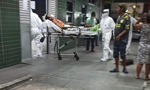 Em Manaus, agentes do Samu usam trajes especiais em atendimento e levantam suspeitas de covid-19