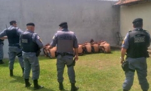 Surto de sarna faz presos serem retirados às pressas de cela em delegacia no Amazonas