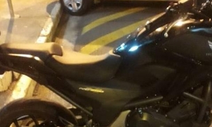 Para escapar da polícia, mulher pula de moto e abandona parceiro em Manaus