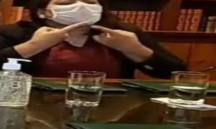 Bolsonaro diz que coronavírus não vai passar em lotéricas porque vidro é blindado