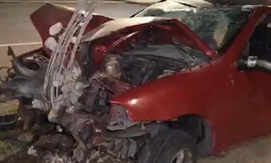 Em Manaus, motorista fica preso às ferragens em acidente violento