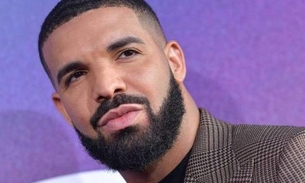 Drake publica foto do filho de 2 anos pela primeira vez