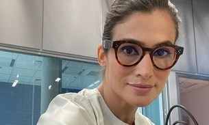 Renata Vasconcellos posta selfie no trabalho e marmita chama atenção dos internautas 