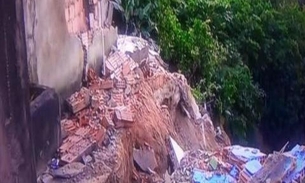 Casa desaba em cena desesperadora durante chuva em Manaus; veja vídeo