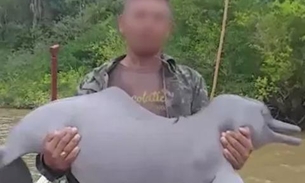 Homem vai parar na delegacia após se exibir com boto morto no Rio Amazonas