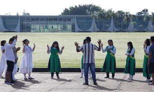 Em dia de jejum, evangélicos fazem oração por Bolsonaro no Alvorada