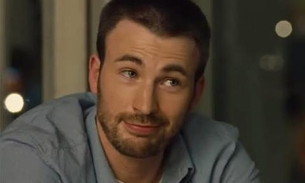 Chris Evans revela companhia durante quarentena; ‘melhores abraços’