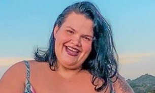 Ex-bailarina de Anitta posa completamente nua tomando banho