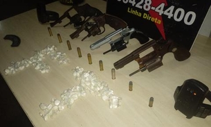 Dupla é presa com armas, droga e tornozeleiras eletrônicas rompidas em Manaus  