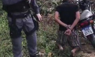 Homem esconde motocicleta roubada em mata e ao voltar para buscar é preso em Manaus 