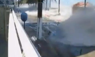 Pai e filha de 5 anos são arrastados por onda enquanto passeavam de bicicleta por orla