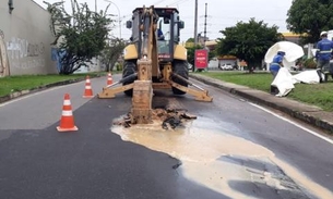 Moradores ficam sem água após tubulação romper em avenida de Manaus