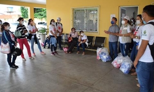 Máscaras são distribuídas para população carente em Parintins