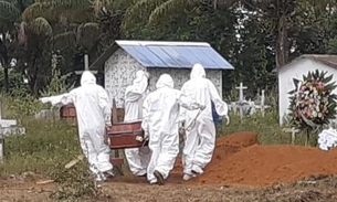Manaus registra enterros simultâneos, aglomeração e coveiro sem proteção