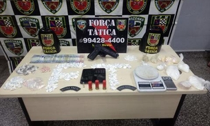 Dupla é presa vendendo drogas dentro de casa em Manaus 