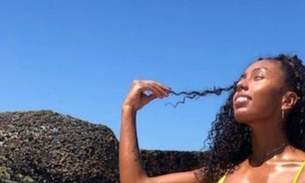 Irmã de Gracyanne Barbosa exibe curvas turbinadas de biquíni e empolga seguidores